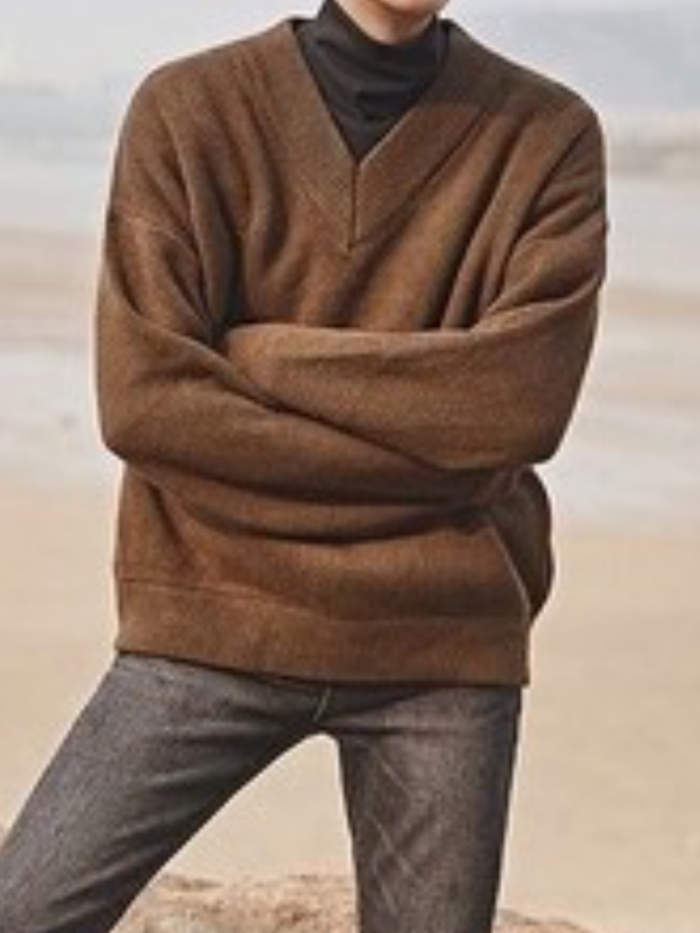 Brooks Men's Brown V-Neck Wool Sweater